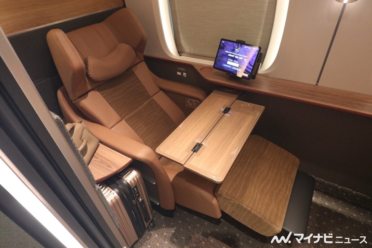 tetsudomynavi's tweet photo. JR東海が東海道・山陽新幹線に導入する個室タイプの上級クラス座席「Supreme Class Cabin」を報道公開。10月1日からサービス開始する予定です。

【記事掲載】 https://t.co/v2HIX9IU4M https://t.co/dK5F1FgF67