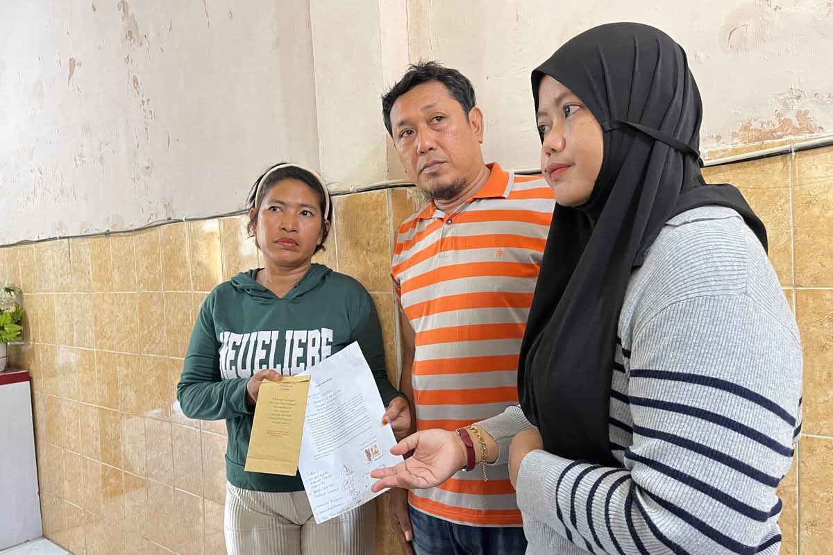 irajenar's tweet photo. “apalagi saya habis viral, makin susah cari kontrakan” 

update : saat ini rumah kontrakan udah dibongkar sebagian. pemilik rumah deal membayar kompensasi sebesar 5 juta per ekor (sebelumnya minta 60 juta).

siap siap para pemilik kontrakan &amp; kos surabayaaaaa🤣 https://t.co/o0wbUX2l4Q