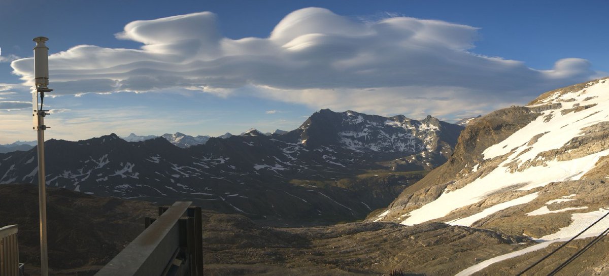 SebDecaux's tweet photo. #Observations
Magnifiques nuages lenticulaire au-dessus de #Tignes-Grande-Motte ce mercredi matin https://t.co/U5CVvk0wo4