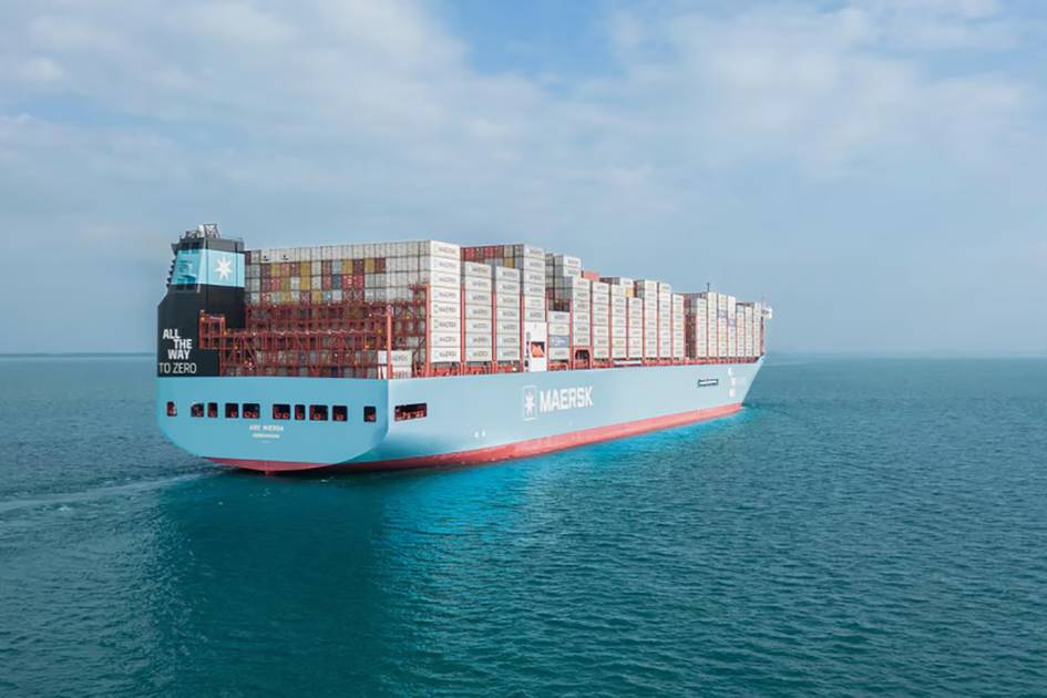 Fashion_Exec's tweet photo. Shipping companies Hapag Lloyd and Maersk resume Red Sea routes for their SE3 service, connecting Asia and Europe, despite ongoing security concerns. https://t.co/vpsfflLpqb https://t.co/PMDjlUN4v1