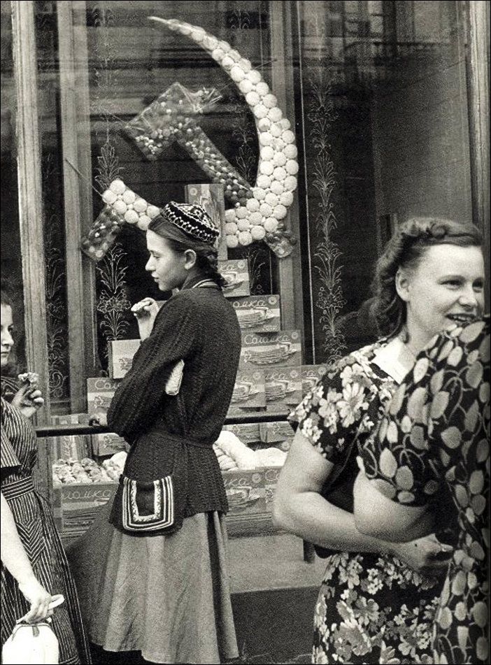 eastblocvisuals's tweet photo. Moscow, 1954. https://t.co/aPweiMi7V7