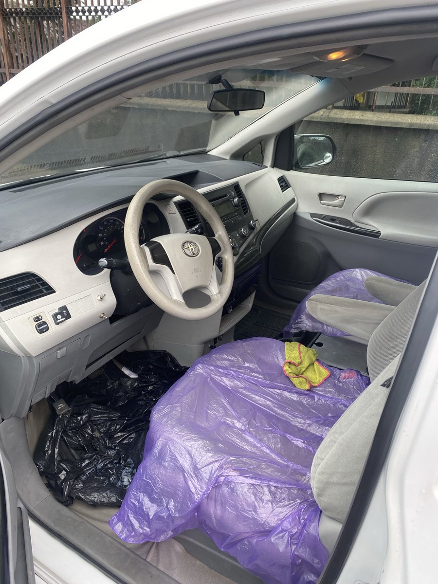 Olajide294's tweet photo. Toyota Sienna 2014 direct 
Year on entry Ealy June 2026 
Accident free ✅
Engine untouched 
Gear ✅
Ac chilling ✅
Price 13.5M to Importer 
Settlements 300k 
Contact me 08124561631 
Location Ijora Olopa car with me https://t.co/BBV6euAdZR