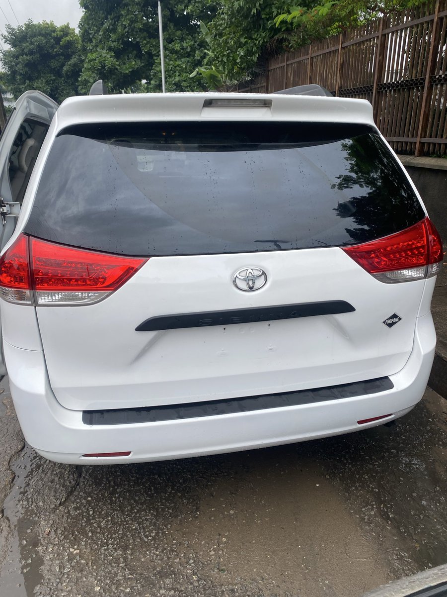 Olajide294's tweet photo. Toyota Sienna 2014 direct 
Year on entry Ealy June 2026 
Accident free ✅
Engine untouched 
Gear ✅
Ac chilling ✅
Price 13.5M to Importer 
Settlements 300k 
Contact me 08124561631 
Location Ijora Olopa car with me https://t.co/BBV6euAdZR