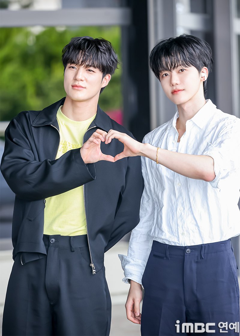 imbcenews's tweet photo. [포토] NCT 재민, 누가 봐도 남궁민 미소
#NCT #재민 #JNJM #김포국제공항 #도쿄 #출국 #iMBC연예

NCT 유닛 JNJM(제노재민)의 재민이 8일 오후 해외 일정 참석 차 김포국제공항을 통해 일본 도쿄로 출국하고 있다.

🔗https://t.co/5Su0JaPrJG https://t.co/mwwbudEQGf