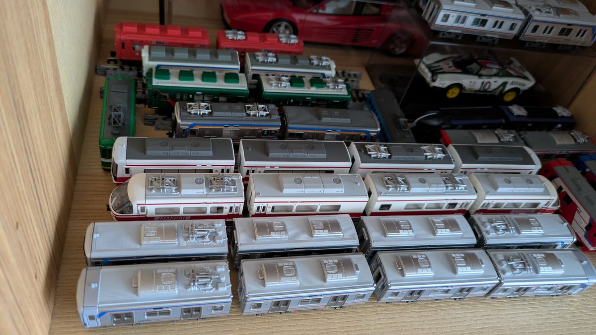 ASUKAperiod's tweet photo. 最近ミニ四駆ばかりですが、私は鉄道も大好きです😊💕 特に南海電鉄は恋してます😻💕Bトレインショーティーっていう可愛いサイズのNゲージ規格の南海車両を集めてました😻💕💕ズームカー系車両は実物同様に全車両にモーターを入れてます!そのうち綺麗に並べて飾りたい🥰
#鉄道 
#Nゲージ 
#ビートレ https://t.co/Vp1JX5rUaA