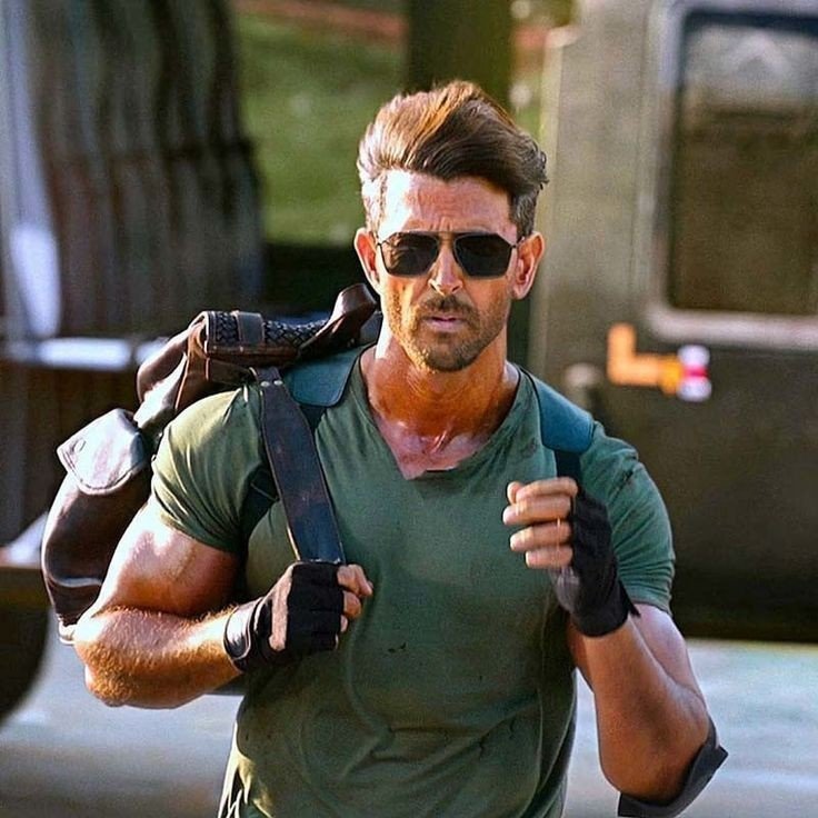 imro4598sh's tweet photo. Why gym is important, just see the result. Greek God Hrithik Roshan. https://t.co/vRVx3x2bvO