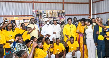 Itss_BabyAmber8's tweet photo. Security, education reform, and value addition in agriculture that's the legacy of President Museveni. Uganda decided M7 because peace and prosperity matter.
#WhyUgDecidedM7 #UgAtPeace #UgMoving4wd https://t.co/1CdP0HRgMZ
