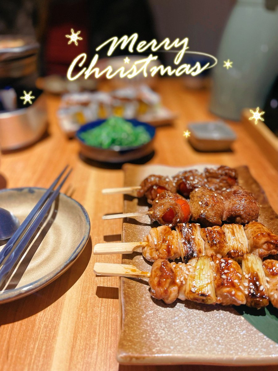 Nba2k19Locker10's tweet photo. Late-night snack run = 3 warm grilled skewers + a cup of hot barley tea. Nothing fixes a tired day like this small, cozy moment. https://t.co/8jaagl9yai