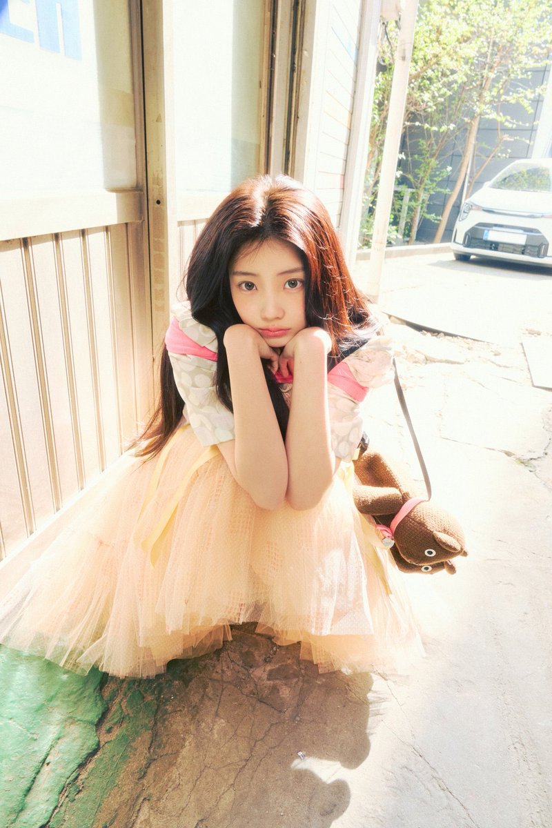 imerpeace's tweet photo. 여전히애기
여전히 잔머리가득한긴생머리에아기같은얼굴
여전히 러블리튤스커트밑엔운동화신었구 https://t.co/wxYKDq2Ea2