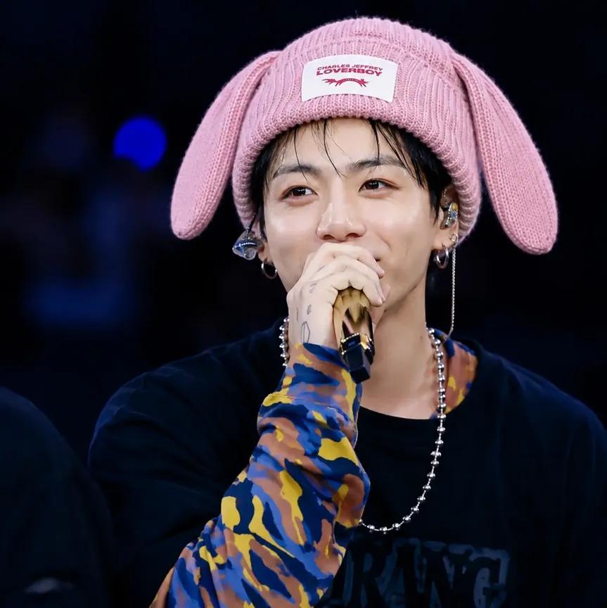 Gudrunkookie_71's tweet photo. 🥹😍🥹😍🥹

#JUNGKOOK #TAEHYUNG #JIMIN #JHOPE #SUGA #JIN #RM   #정국 #태형 #지민 #제이홉 #슈가  #진 #김남준 #방탄소년단 #아포방포  #WeLoveYouJungkook #BTS_London #bts_wallpaper #welovebts
#Jungkook_wallpaper https://t.co/kIJWteZVKg