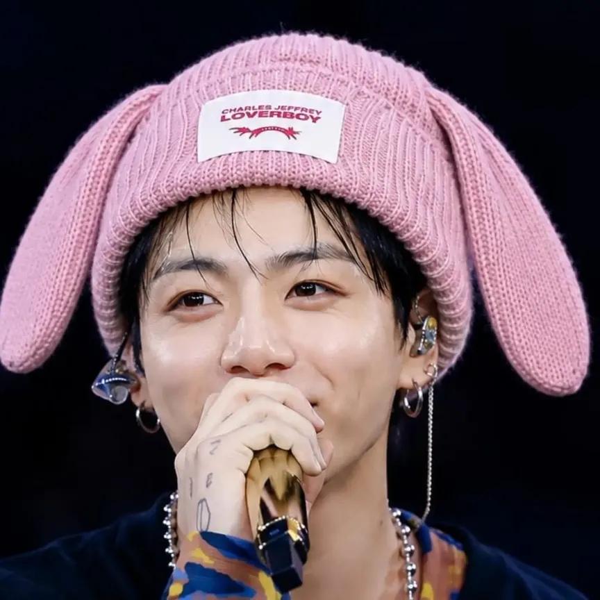 Gudrunkookie_71's tweet photo. 🥹😍🥹😍🥹

#JUNGKOOK #TAEHYUNG #JIMIN #JHOPE #SUGA #JIN #RM   #정국 #태형 #지민 #제이홉 #슈가  #진 #김남준 #방탄소년단 #아포방포  #WeLoveYouJungkook #BTS_London #bts_wallpaper #welovebts
#Jungkook_wallpaper https://t.co/kIJWteZVKg