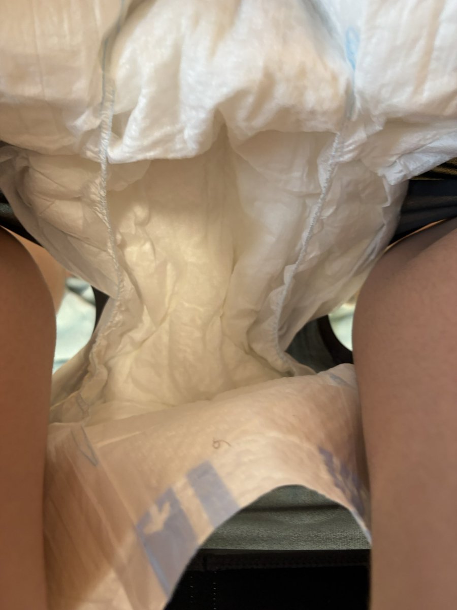 eit0zz's tweet photo. 子供用じゃ耐えれないから大人用パッド買ってみた！ちょっとでかいw https://t.co/H2sMCFSXjD