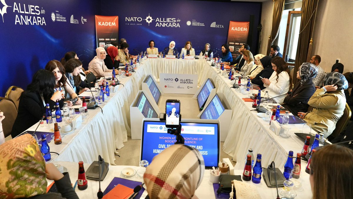 tugbaisikercan's tweet photo. 📍Ankara

NATO Zirvesi yan etkinlikleri kapsamında, KADEM Vakfı ev sahipliğinde düzenlenen "Toplumsal Dayanıklılığın Ön Saflarında Kadınlar: Kriz Dönemlerinde Sivil Toplum, İyileşme ve İnsani Güvenlik" başlıklı panele katılım sağladık.

Uluslararası paydaşları bir araya getiren ve kriz dönemlerinde kadın liderliğinin stratejik öneminin vurgulandığı bu anlamlı program için KADEM Vakfı’na ve emeği geçen herkese teşekkür ederim.

@avcanansari @kademorgtr