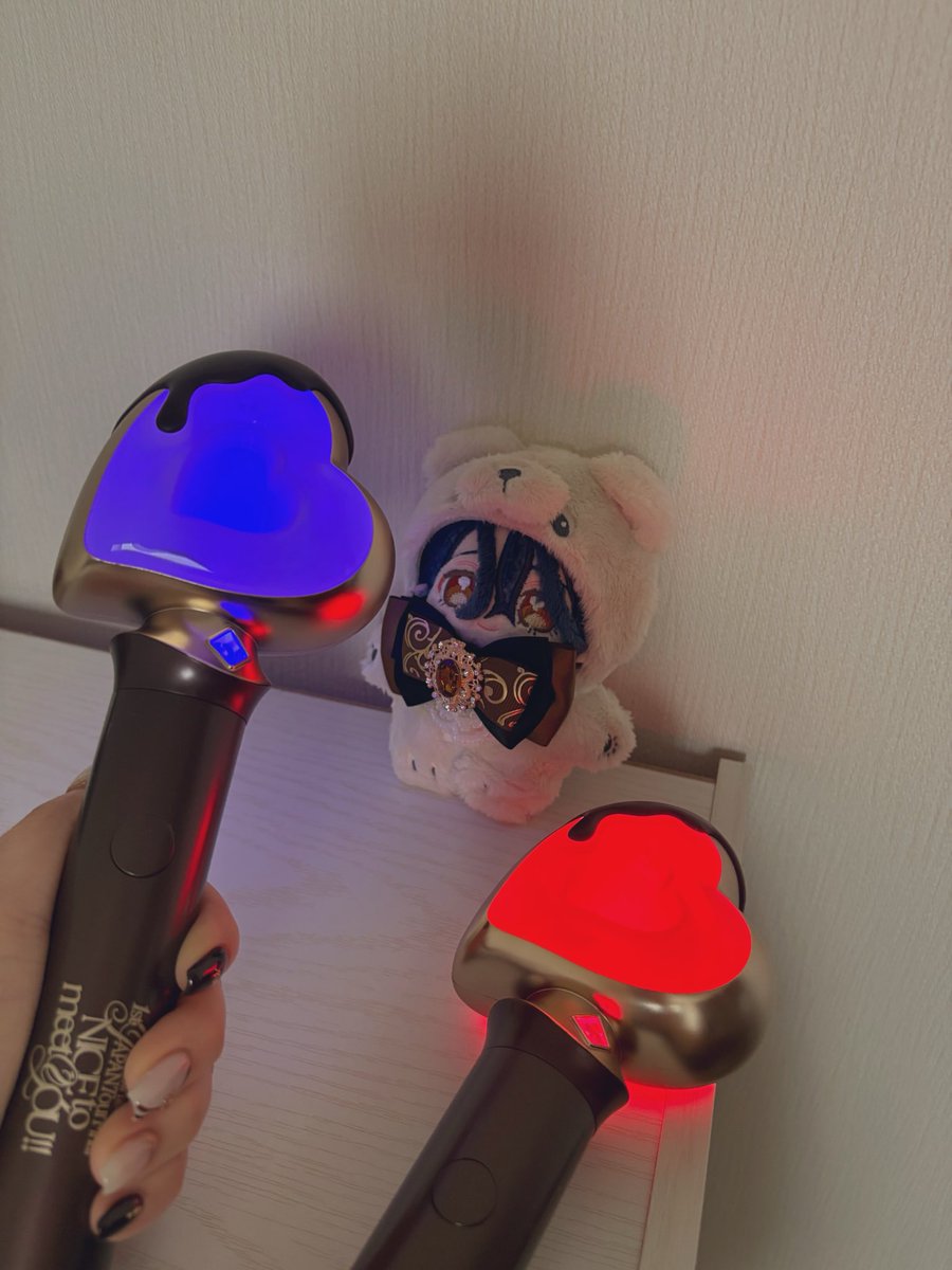 kan_hide_07's tweet photo. 見えにくくて申し訳ないけど、ネイルどんぴしゃに合ってて安心しました🥰

まず自分は遠征準備しようねー？(白目) https://t.co/a4BzFGsA4N