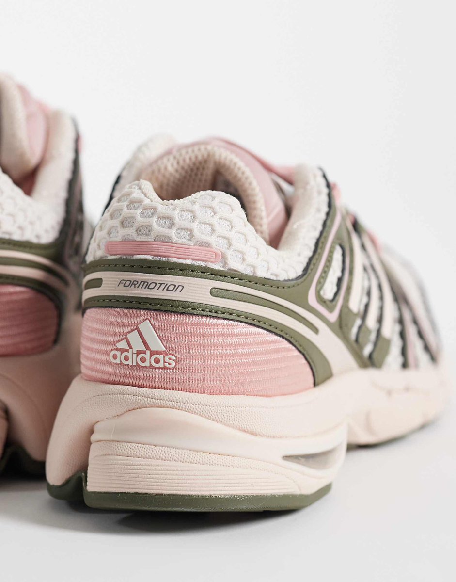 natrobit's tweet photo. Adidas 🌸🍵
490 ريال شامـل https://t.co/vjbglleZaK