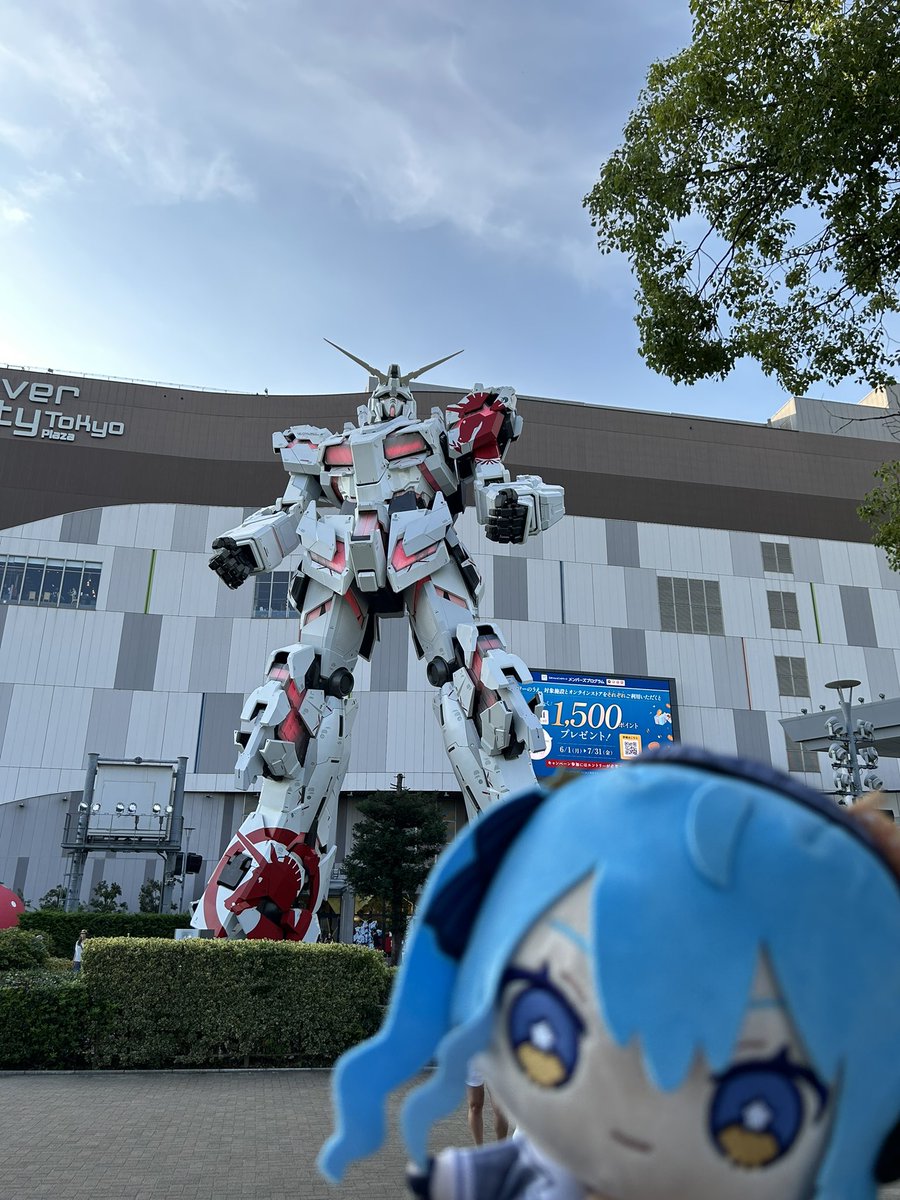 スワロフスキー【僕　凛々しいでしょ？】ユニコーン 4年ぶりにユニコーンガンダム見にきた🤩 いなくなる前にまた見に来れて