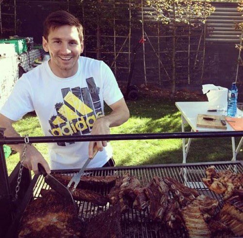 DrNimoYadav's tweet photo. Pakistani fixer deliberately associating Jai mata di slogan with Beef eater Messi. https://t.co/XpVISOhHSj