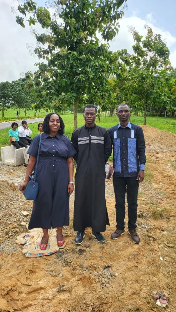 revilaci's tweet photo. @UFHB_Officiel environnementale. 

La journée du 27 juin en a été une nouvelle illustration, avec la séance de sensibilisation sur la politique de reboisement de la Côte d'Ivoire, tenue juste avant le planting.

Nous exprimons notre profonde reconnaissance à la Présidence de l'Université et https://t.co/xPQSEQjAZw