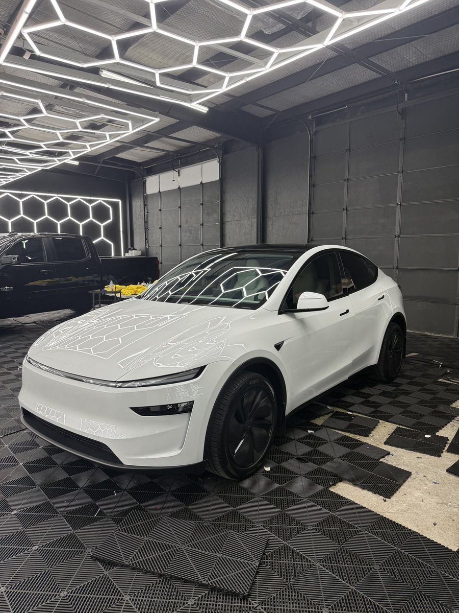 Muskelon54358's tweet photo. The progress on Tesla Full Self-Driving is insane lately 🚀
I am really pushing the boundaries. What milestone are you most excited for next? #Tesla #FSD” https://t.co/ZqshOMMIAl