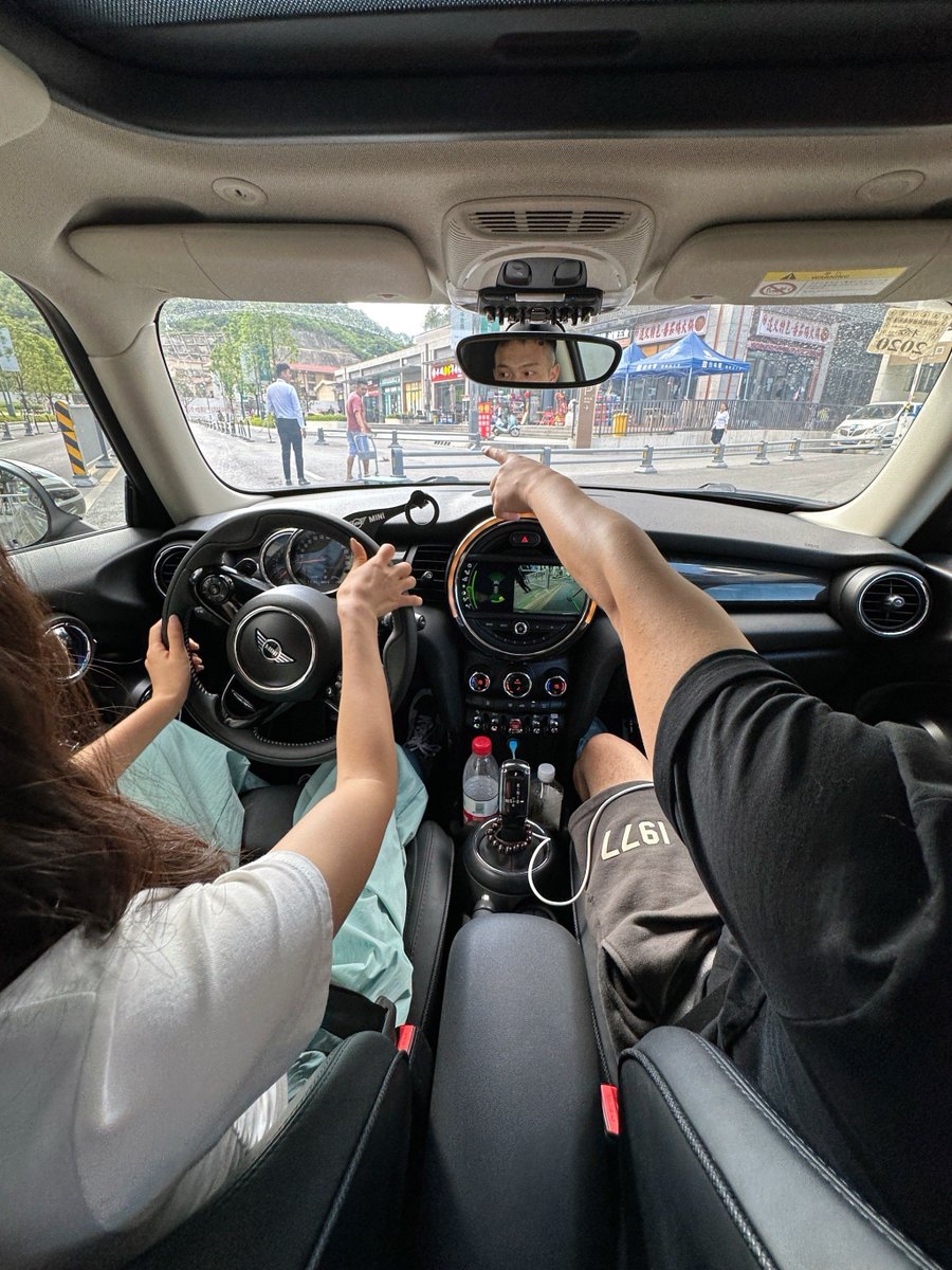 KathiMercasmf8's tweet photo. Just nailed my first parallel parking try during driving practice today  No more white-knuckle panic, only pride and a very relieved instructor next to me! #learntodrive https://t.co/5Rl4m1jwpK