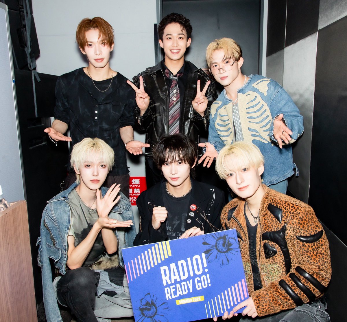 RADIOREADYGO's tweet photo. ˗ˏˋ #RADIOREADYGO DAY1️⃣ ˎˊ˗

1部公開収録📻️
JAM HEADS (@JAMHEADS_)

当日券販売中！
🎟️ >> https://t.co/wEW7wqhJ6m 

#RADIOREADYGO 
@JH_WAN_ @JH_GAI_ @JH_SANI_ @JH_HAL_ @JH_J_Kid @JH_RUKA https://t.co/4Stc5M1k3z