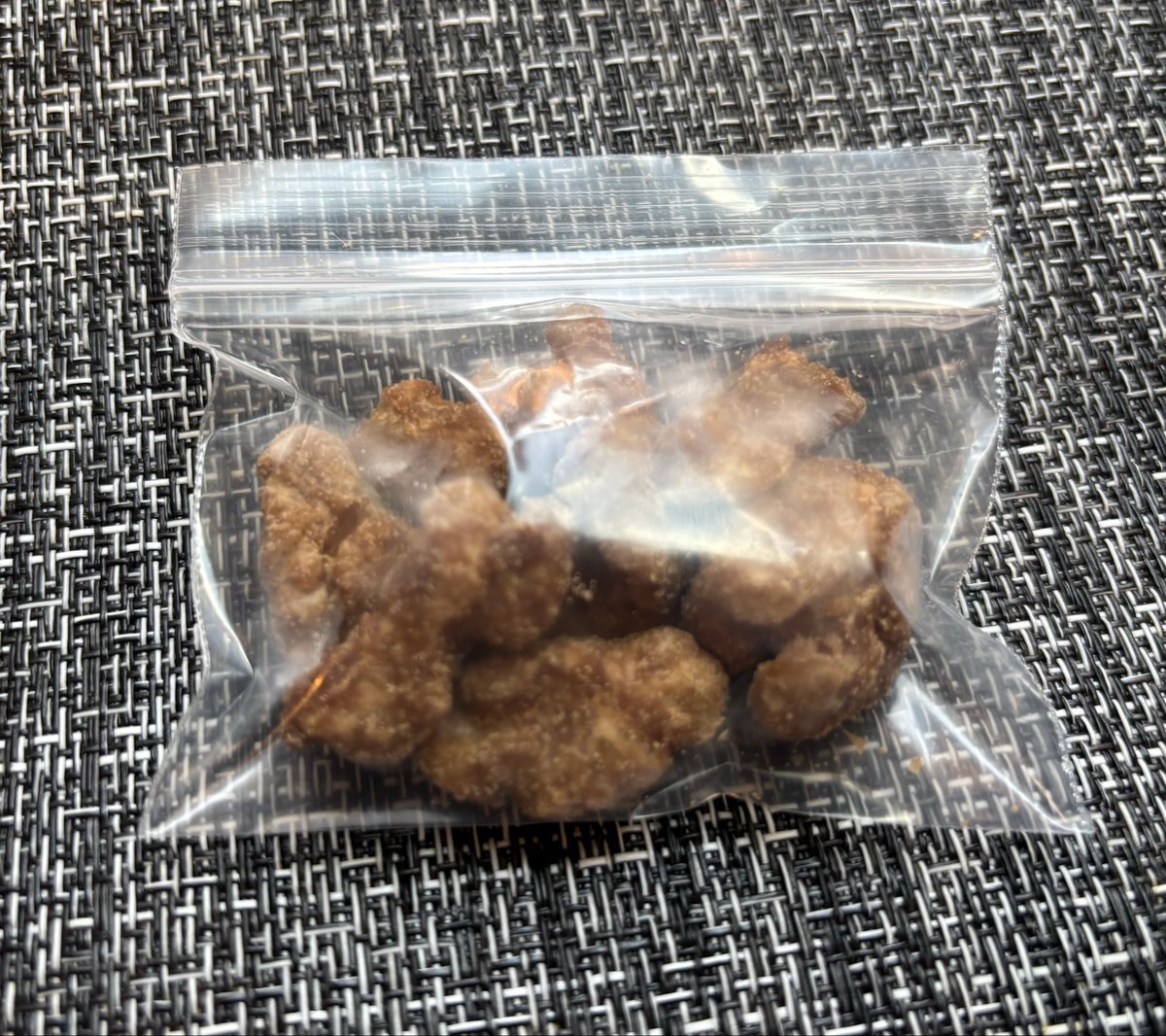 Confort_2's tweet photo. 今朝はシンプルに焼いた鶏肉withハリッサ。
ハリッサは賞味期限が近いシリーズにラインナップしています。久しぶりに食べてやっぱり美味しい😋
今日は二人ともお弁当なし。娘のリクエストで先日作った黒糖くるみだけ持たせました♪
#朝ごはん https://t.co/GQkaXEp5r9