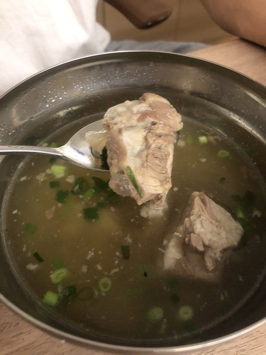 3OVyi3eubDguwzw's tweet photo. 手作りジャンボ餃子の店　くをん

基本メニューは
餃子定食です🥟

餃子
肉吸い
白飯

のド直球メニューです🥟

お酒も出します
単品餃子もございます https://t.co/9gyKxGEnWS