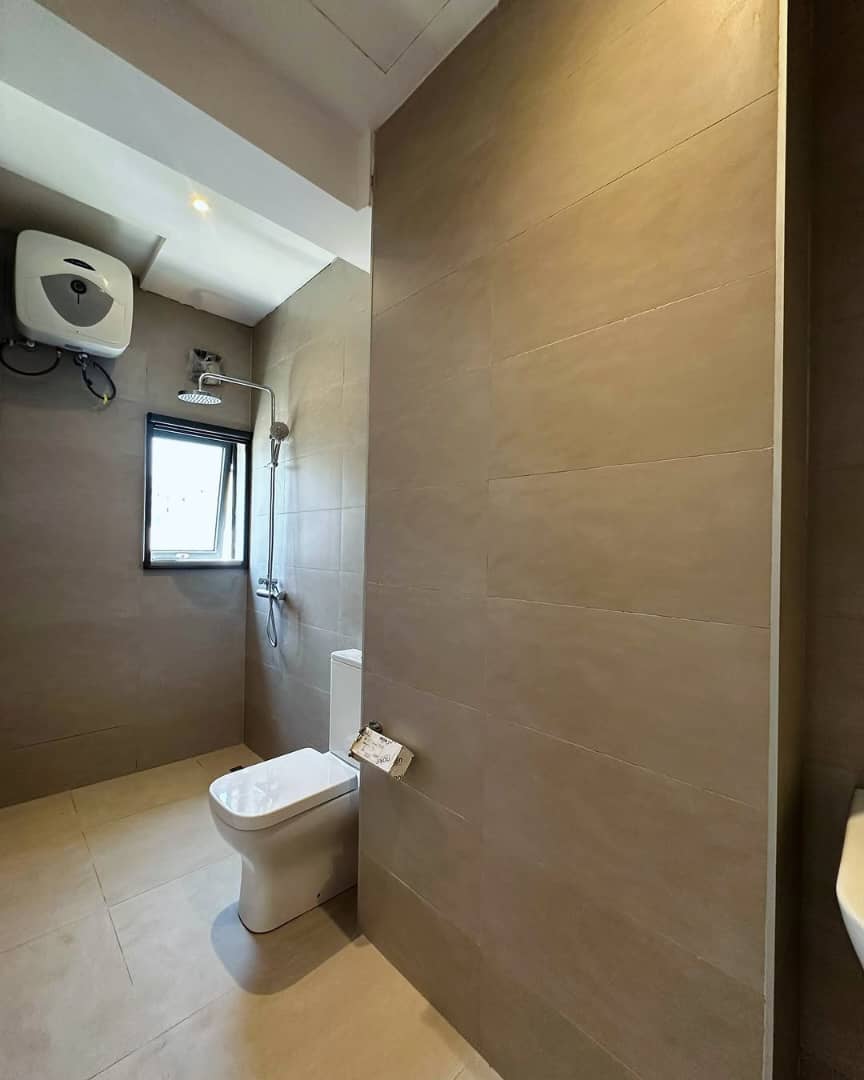 zirconRealty_GL's tweet photo. NEWLY BUILT FULLY SERVICED UNITS OF 3 BEDROOM APARTMENT

Location: Freedom way, Lekki phase 1, Lekki - Lagos 

Rent: N30Million/annum
Service charge: N2.5Mill
Agency /legal/caution fee: 10% each of rent

Zircon Realty Global 
08144637737, 08090623634

 https://t.co/oRlCta2AX1 https://t.co/L7cmrY3h6l