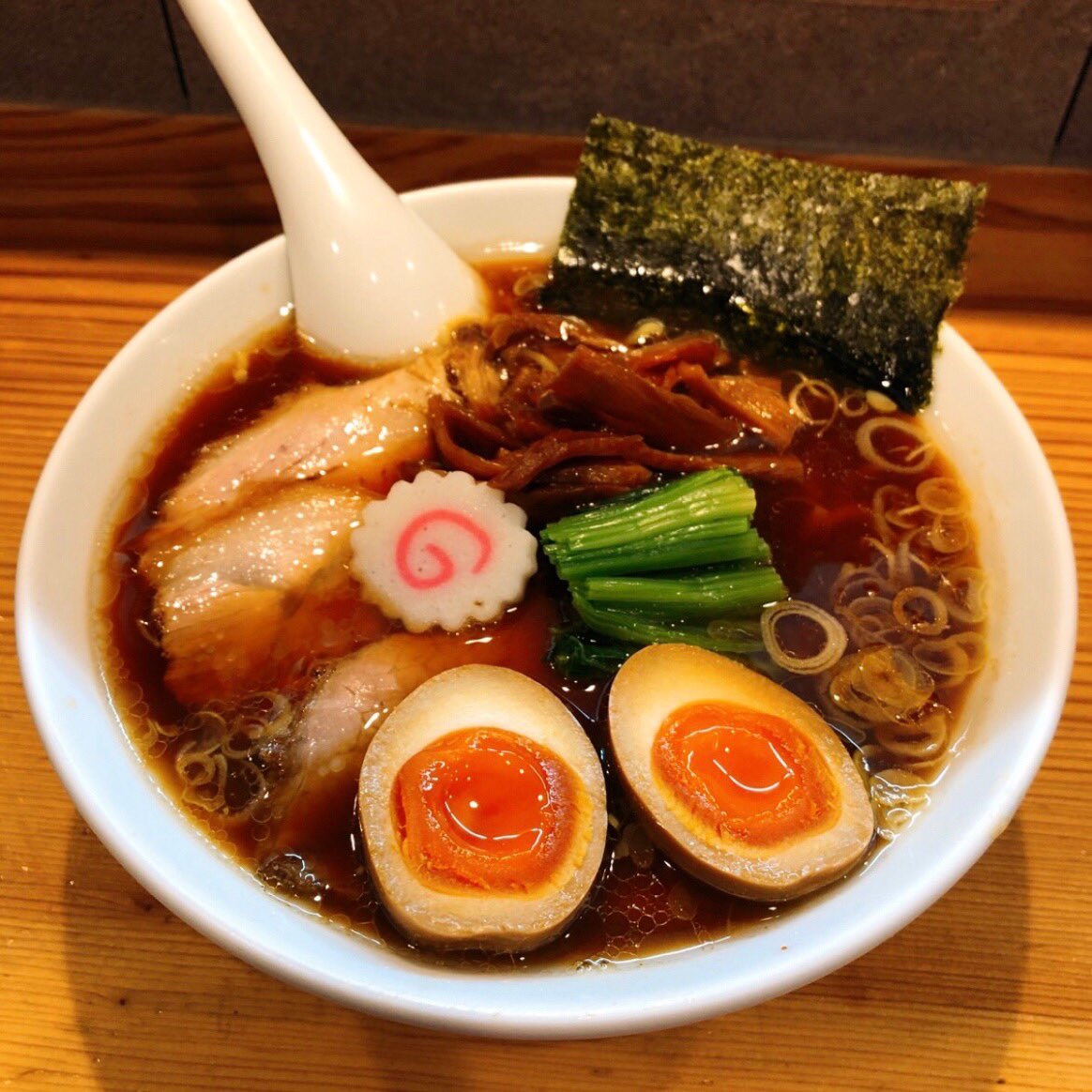 nyan_geboku's tweet photo. 🇳🇱オランダ軒🍥
しょうゆラーメン🥚小🍚

「みっそも出来るよ」とありがたいお言葉

でも今日は、どうしても…

どうしても
あのしょうゆが食べたかった

そんな僕の気持ちを汲み取って頂けたら
幸いです

GINGER KING🫚
やっぱり凄いなぁ
沁みすぎた

ご馳走様でした🥚🙏
お大事になさって下さい🙇‍♂️ https://t.co/hAeaoPu55b
