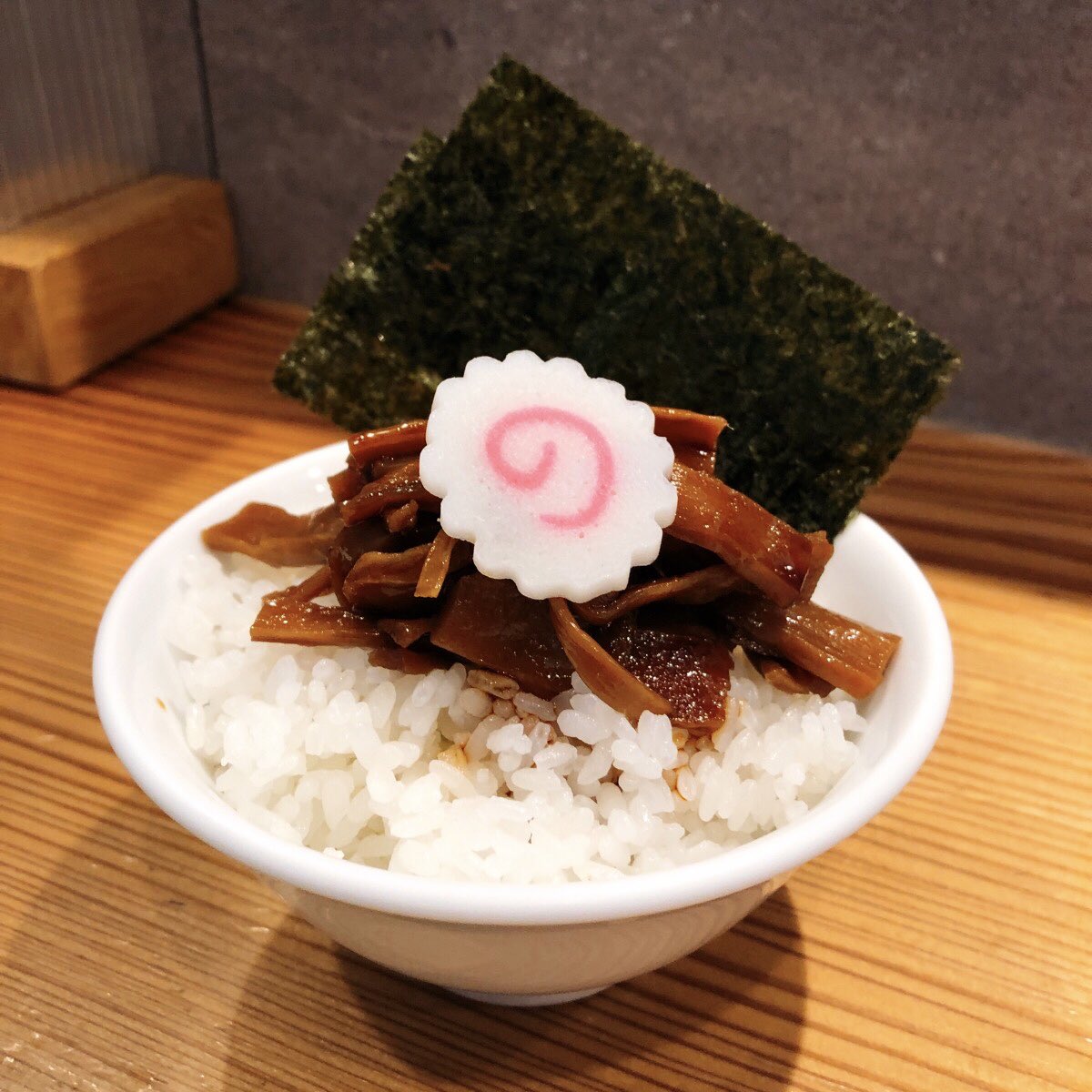 nyan_geboku's tweet photo. 🇳🇱オランダ軒🍥
しょうゆラーメン🥚小🍚

「みっそも出来るよ」とありがたいお言葉

でも今日は、どうしても…

どうしても
あのしょうゆが食べたかった

そんな僕の気持ちを汲み取って頂けたら
幸いです

GINGER KING🫚
やっぱり凄いなぁ
沁みすぎた

ご馳走様でした🥚🙏
お大事になさって下さい🙇‍♂️ https://t.co/hAeaoPu55b