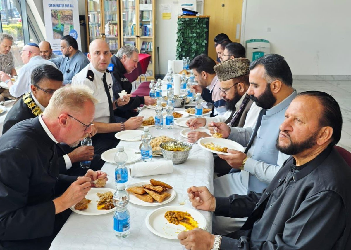 LLieutenantBeds's tweet photo. Honoured to join the community at Masjid-e-Ali in Luton for the Imam Hussain Unity Event.

It was encouraging to see faith leaders and representatives from across our community gathered in a spirit of friendship, respect and understanding.

People of all faiths and beliefs, or none, have far more in common than that which divides us. By working together we can continue to build stronger, kinder and more resilient communities.

Thank you to everyone at @MasjideALI, and to Fiaz and all those who made the event possible. #Bedfordshire #Luton #Community #Unity #Interfaith #Respect #Togetherness