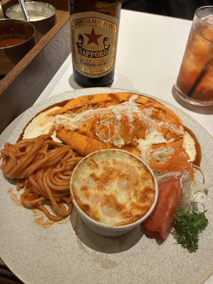 kagymk's tweet photo. 楽しい休日🙂‍↕️💓
ランチしてお家お邪魔して…昼寝、ゲーム、ステーキ出してもらってお米も美味しいしリズム天国してみたりお土産（）たくさん貰ってほぼ物乞いなんだけど…🤭いつもよくしてくれて感謝です🌾💓
コメダ行って��ロット行って、焼肉食べて居酒屋行ってスナック行って調子乗りました🎰 https://t.co/acAt8V2PSO