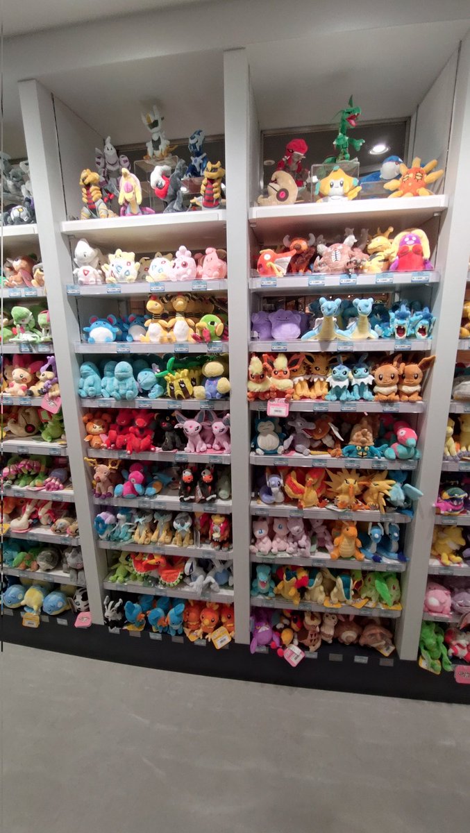 Momentary0315's tweet photo. ポケモンセンターヨコハマサテライトの在庫状況 長いので画像続きます

ここは狭めの店舗だが他には居ないレアなfitがちらほら居て驚き！

#ポケモンfit https://t.co/iqQTXmG3Yz