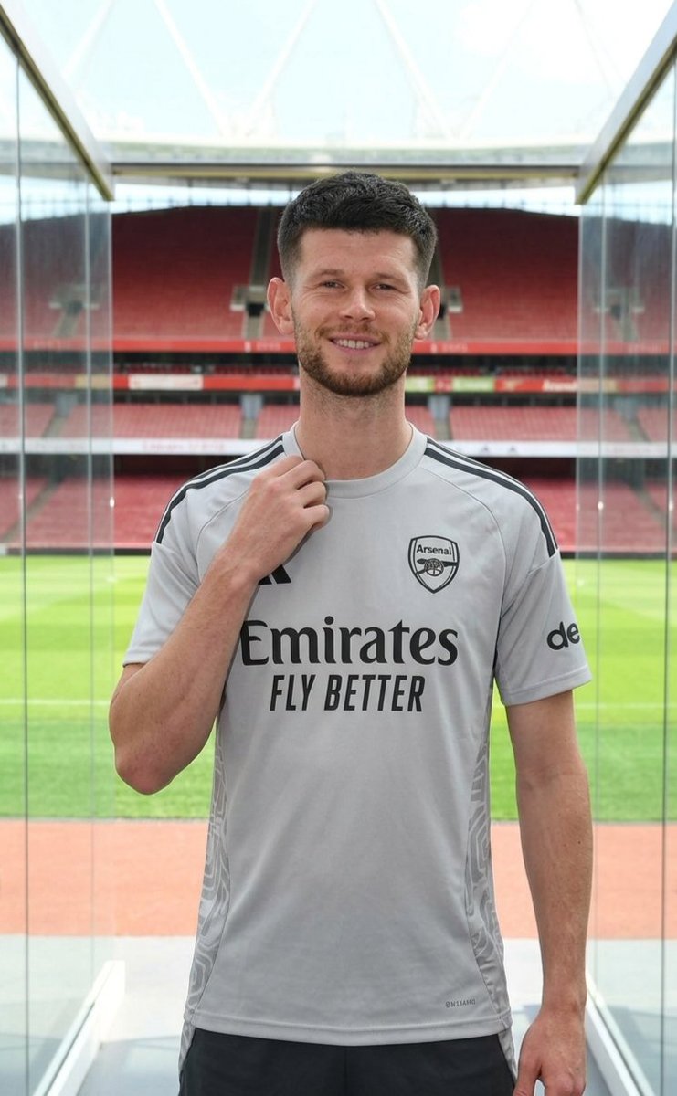 paddyobinna1's tweet photo. 🚨 Illan Meslier is set to join Arsenal on a free transfer after leaving Leeds! 🧤❤️

Medical done, contract signed. He'll compete for the backup goalkeeper spot.

🔥 Arsenal fans, rate this signing 1–10! 👇

#Arsenal #COYG #TransferNews #PremierLeague #Football https://t.co/qFsLr2ONYK