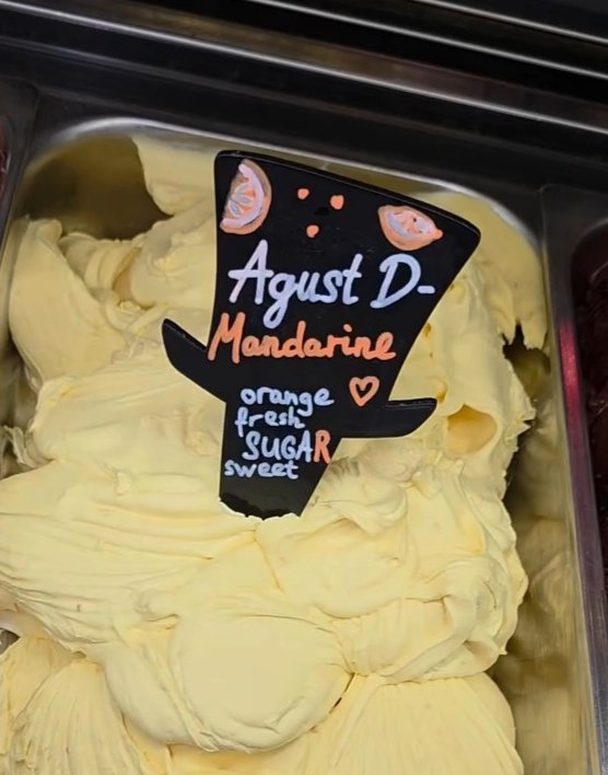 DataAgustD's tweet photo. Munich's iconic ice cream shop, "The Crazy Ice-Cream Maker" (Der Verrückte Eismacher), has launched 7 BTS-inspired ice cream flavors ahead of the Munich concerts! 💜

There's a special flavor called "Agust D Mandarine" for Yoongi, described as: "Orange fresh, SUGA(R) sweet" 🍊🥹 https://t.co/UY5iTws1j9
