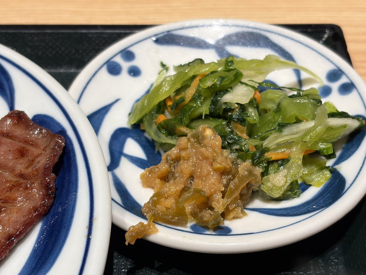 ngs_aco's tweet photo. この日は新横浜駅で母と待ち合わせ。
ねぎしでランチ！梅田にオープンしたから久しぶりに食べたいと思って寄ったらまさかの76組待ちでびっくり⚡️したんだよね。キュービックプラザは待ち時間0だったよ。新メニューのがんバくんも気になる。ねぎしの味噌南蛮が大好き〜😋 https://t.co/zzLr2PbOKd