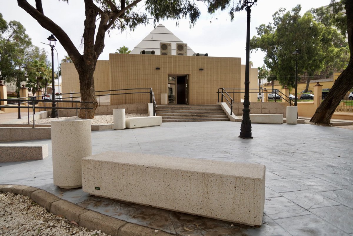 GobiernoMelilla's tweet photo. El consejero de Medio Ambiente @danielventurari ha inaugurado el tanatorio municipal tras la profunda reforma que ha supuesto una “renovación total” de todo el recinto. https://t.co/KNJGwnFavJ