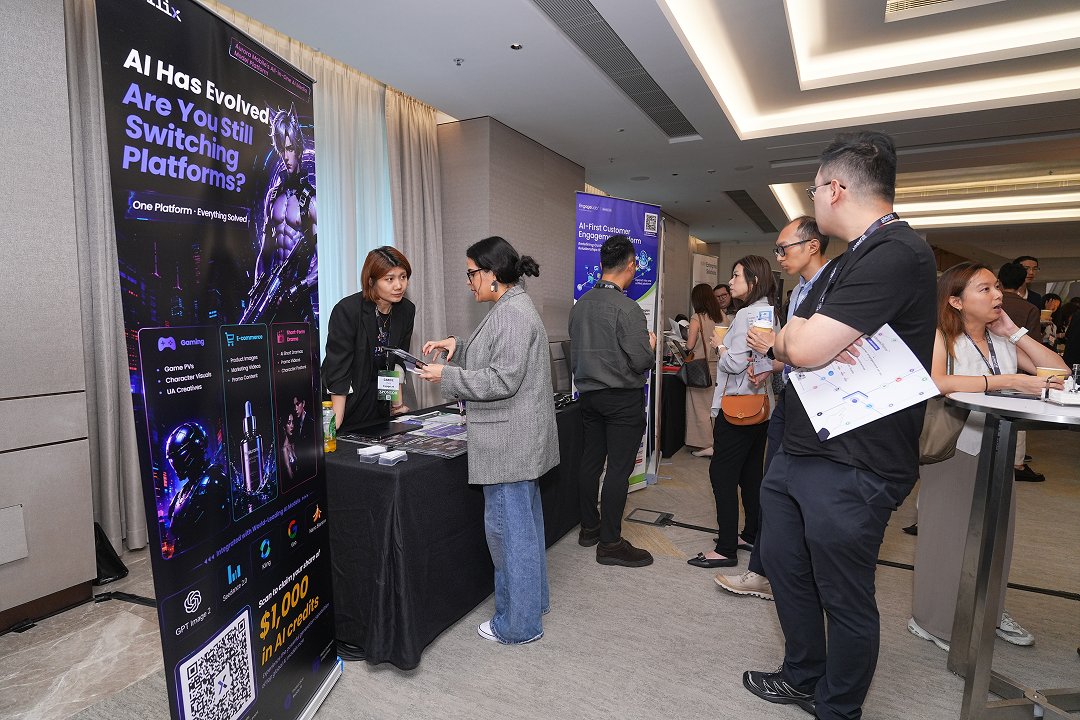 EngageLab_'s tweet photo. What an incredible experience at #MarTechHK! 🚀

Great connecting with marketing leaders to share insights on AI-driven omnichannel growth. Thanks for stopping by our booth for a deep dive into our solutions. Let’s keep building great relationships! 

#EngageLab #MarTech https://t.co/gTBnC7wf4n