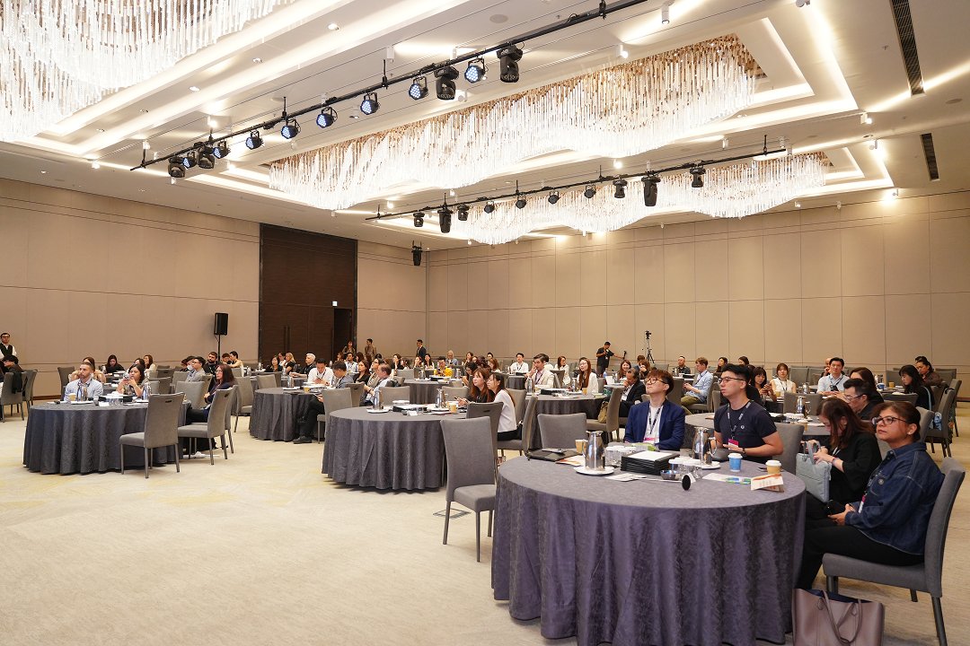 EngageLab_'s tweet photo. What an incredible experience at #MarTechHK! 🚀

Great connecting with marketing leaders to share insights on AI-driven omnichannel growth. Thanks for stopping by our booth for a deep dive into our solutions. Let’s keep building great relationships! 

#EngageLab #MarTech https://t.co/gTBnC7wf4n