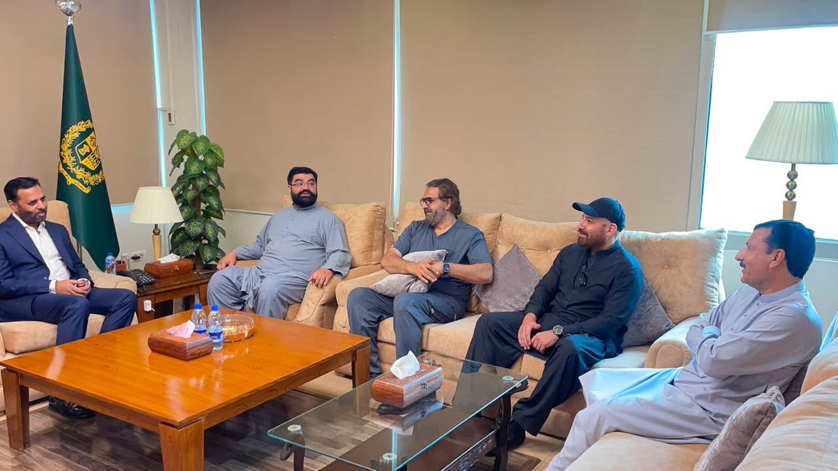 ANPMarkaz's tweet photo. اسلام آباد: عوامی نیشنل پارٹی کے مرکزی صدر سینیٹر ایمل ولی خان کی وفاقی وزیر صحت اور متحدہ قومی موومنٹ پاکستان کے رہنما سید مصطفی کمال سے ملاقات۔ ملاقات میں ملک میں صحت کی سہولیات، عوام کی ان سہولیات  تک رسائی میں حائل مشکلات سمیت مختلف اہم امور پر تفصیلی گفتگو ہوئی۔
#ANP | #AimalWaliKhan