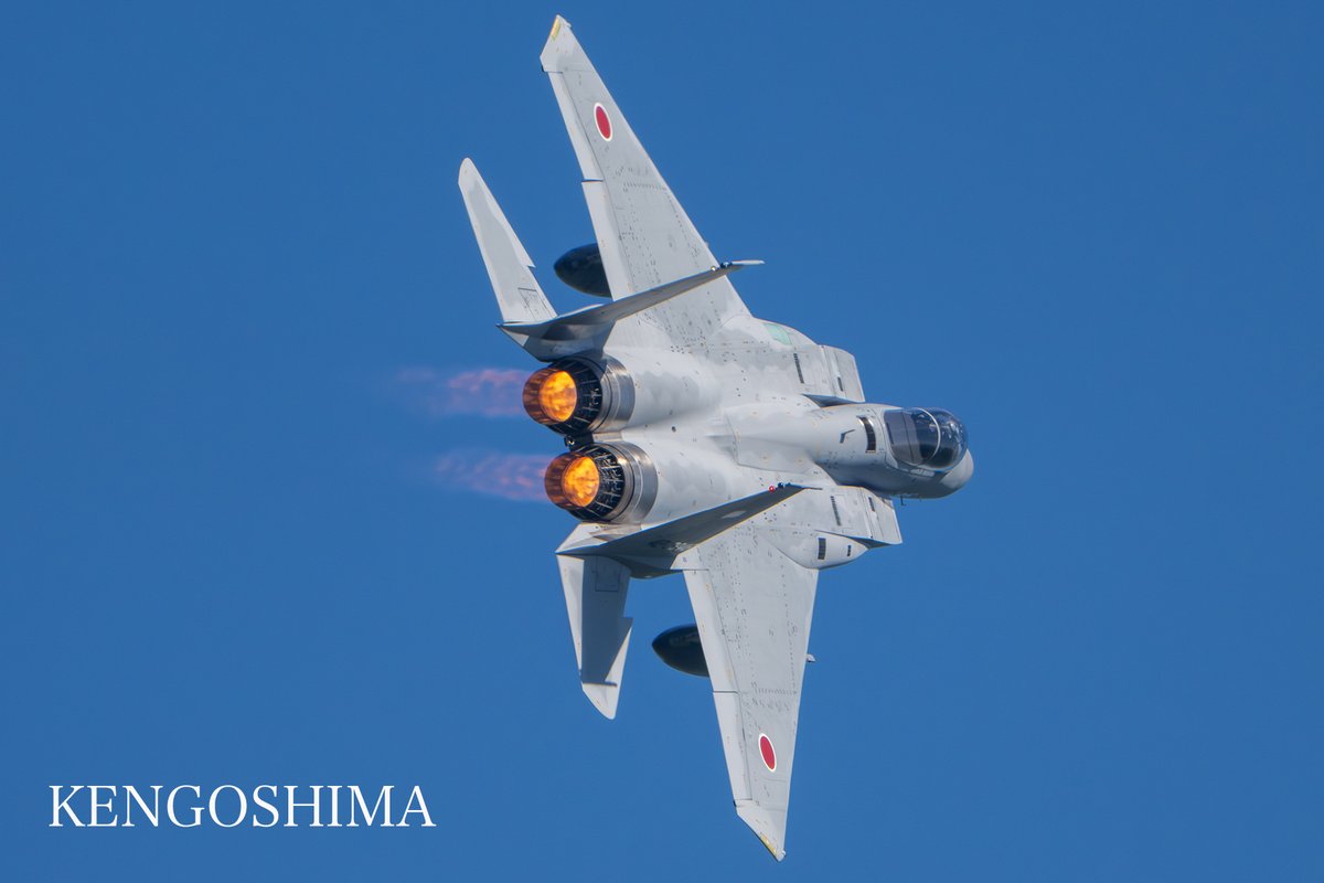 千歳基地よりアフターバーナーを焚きつつ豪快なライトターンを行う第