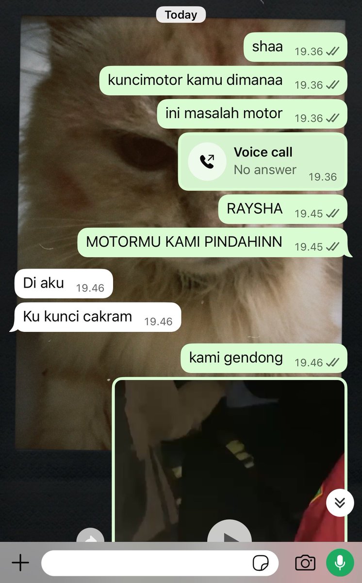redchearry_'s tweet photo. proses evakuasi motor raysha dari graha ke parkiran vokasi, 7 juli 2026 pukul 19.38 https://t.co/Frq99macp9