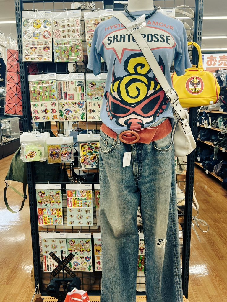 doEIw0Px3j8xmfh's tweet photo. HYSTERIC GLOMOUR コーナー作成しました⚡⚡🌟
かわいいシールがたくさんです🌟

古着や、インテリアの買い取りどしどしお待ちしております‼️

#hystericglamour 
#hystericmini 
#シール
#Tシャツ
#古着
#オフハウス https://t.co/n85cdCgUzG