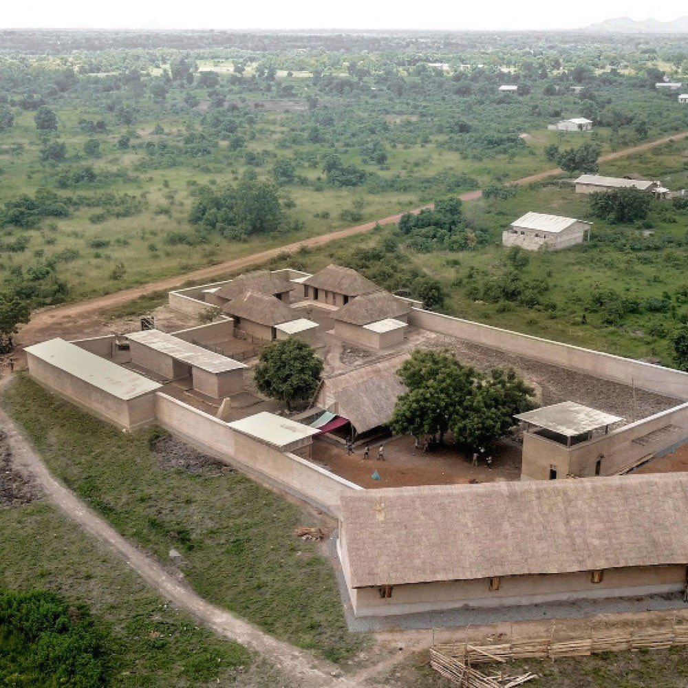 TopeDada17's tweet photo. Xewa Sowé Center for Orphans:
A Village of Earth and Straw, Sowé, Benin 🇧🇯 https://t.co/VrbtmEOMkJ