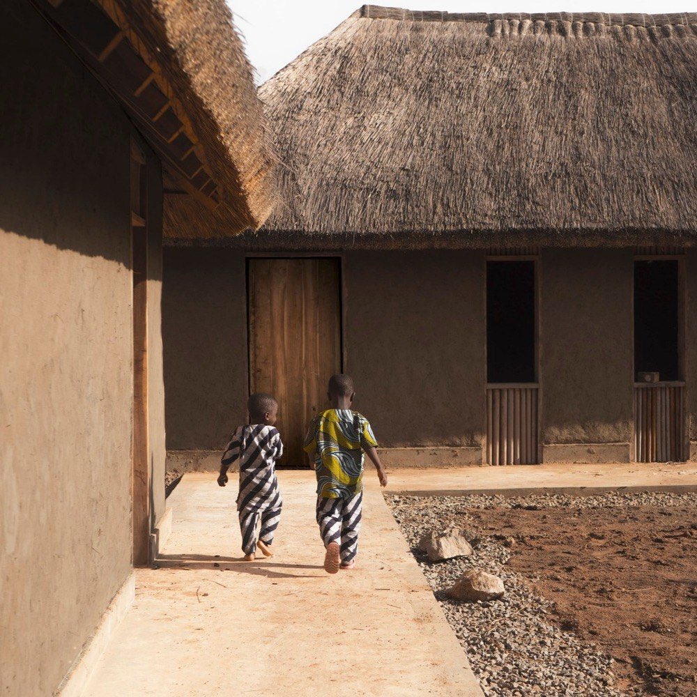 TopeDada17's tweet photo. Xewa Sowé Center for Orphans:
A Village of Earth and Straw, Sowé, Benin 🇧🇯 https://t.co/VrbtmEOMkJ