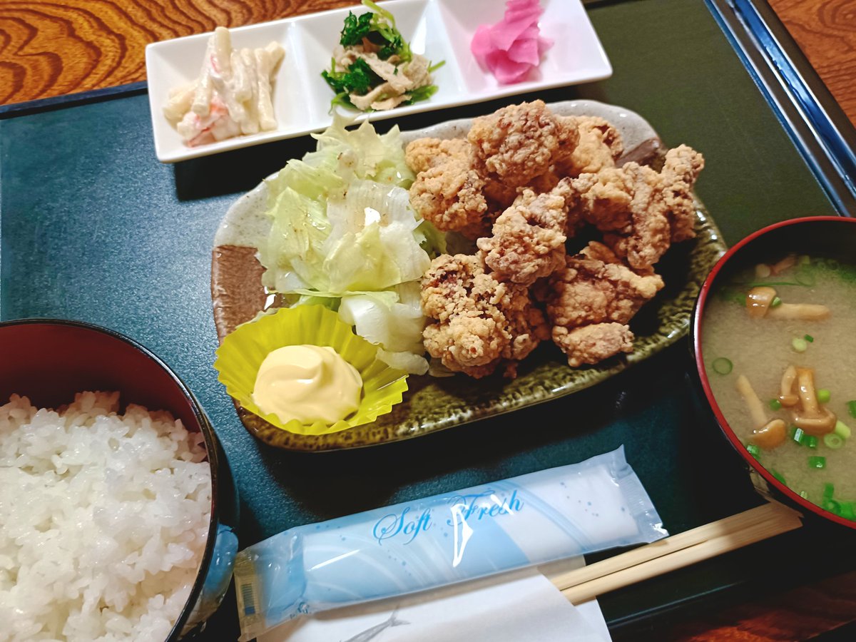 tohnotikiokoshi's tweet photo. 今日は楮畑7月の草刈り二日目👊
脇芽の成長が半端ない👎️
右は福丸（遠野町）の唐揚げ定食👍️
#遠野和紙
#遠野町
#いわき市 https://t.co/lOXFIr7lIw