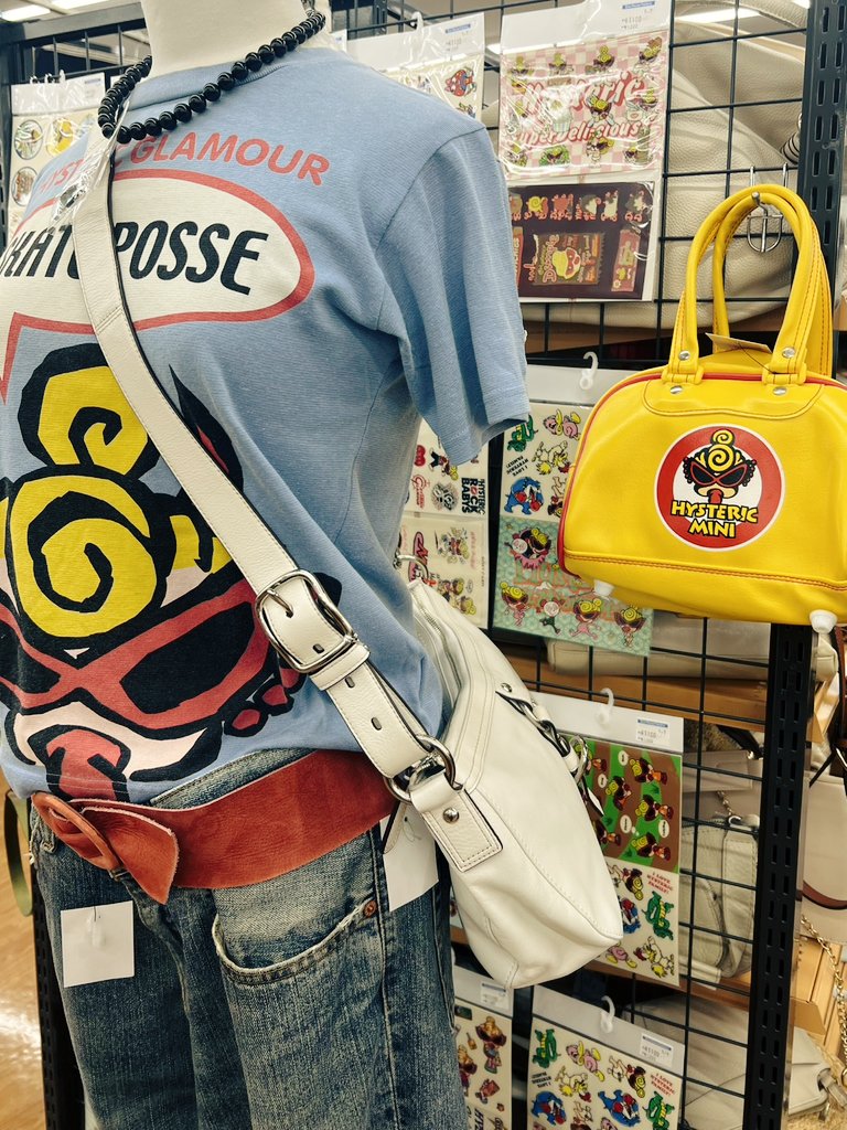 doEIw0Px3j8xmfh's tweet photo. HYSTERIC GLOMOUR コーナー作成しました⚡⚡🌟
かわいいシールがたくさんです🌟

古着や、インテリアの買い取りどしどしお待ちしております‼️

#hystericglamour 
#hystericmini 
#シール
#Tシャツ
#古着
#オフハウス https://t.co/n85cdCgUzG