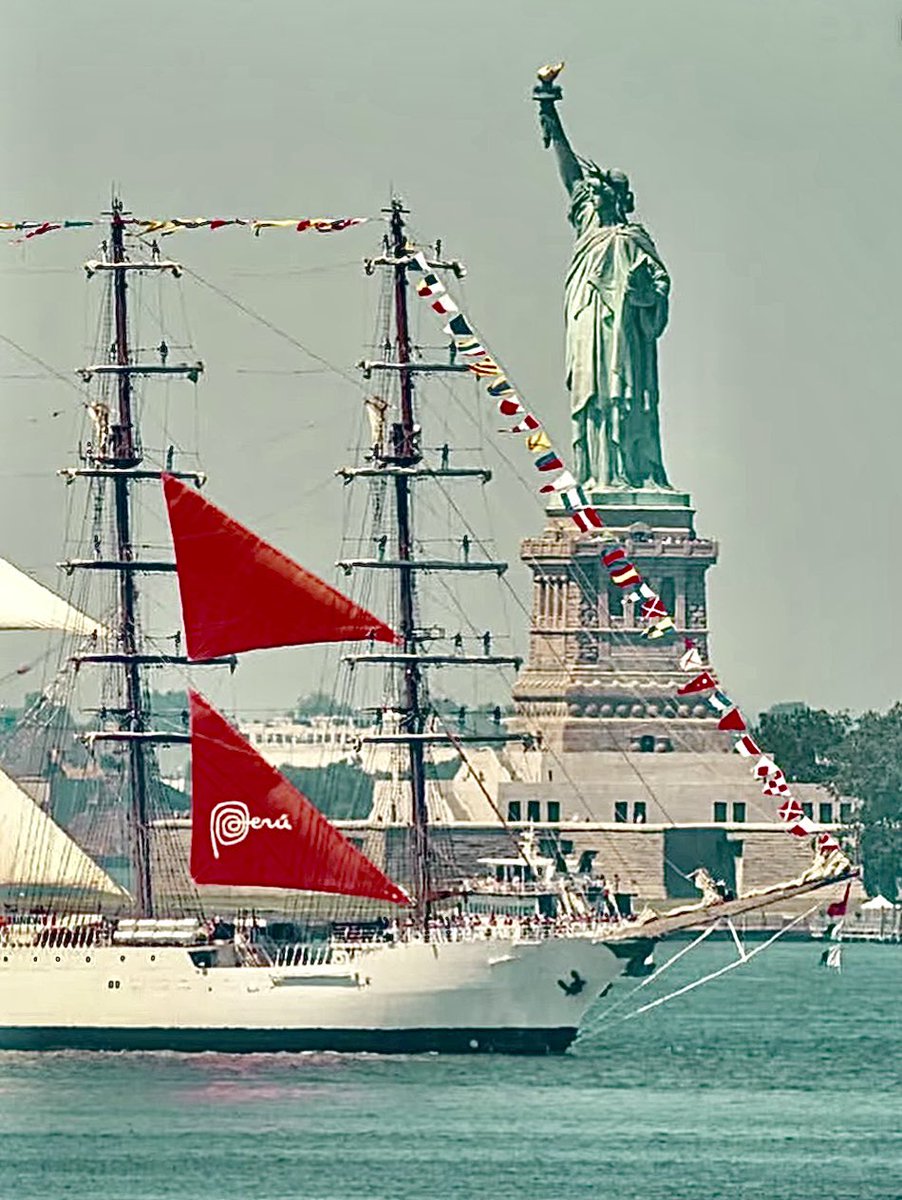 PCaterianoB's tweet photo. BAP Unión en Nueva York.
@naval_peru https://t.co/OdNVexpVIJ