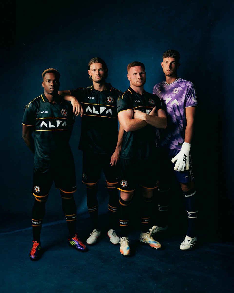 NewportCounty's tweet photo. 𝗜𝗻𝘁𝗿𝗼𝗱𝘂𝗰𝗶𝗻𝗴 𝗼𝘂𝗿 𝟮𝟬𝟮𝟲-𝟮𝟳 𝗔𝘄𝗮𝘆 𝗞𝗶𝘁 ⚫🟠

An all-black design featuring a subtle woven nod to Newport Castle, finished with striking amber detailing.

Shop now 👉 https://t.co/GdjuVdQd8h

#OneClubOneCounty https://t.co/8A1moZraTv