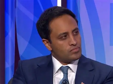 dave43law's tweet photo. Interesting

As the Farage farce implodes in his face and Reform try and frame Count Binface as the Establishment 🤣🤣

Suddenly Zia Yusuf had internet issues and had to pull out of a Sky interview........... 🤣🤣🤣 https://t.co/2kMueJzzBi